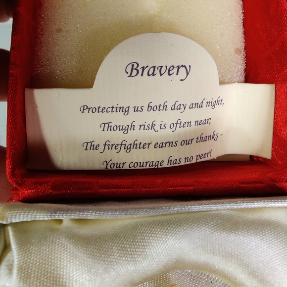 2" Glass Fireman Hat Bravery Thank You Token Padded Gift Box with Poem - Picture 4 of 7
